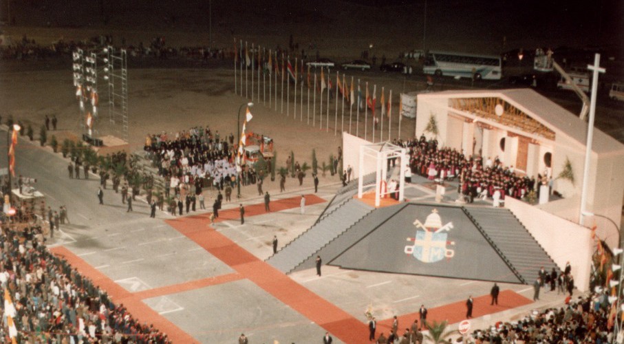 Alumbrado especial con motivo de la visita a Zaragoza de SS Juan Pablo II   en Octubre de 1984.